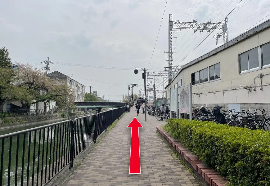 真っ直ぐ進みます