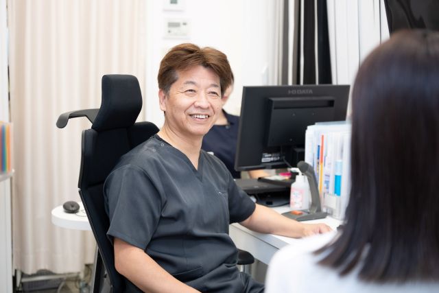 診察を行う医師