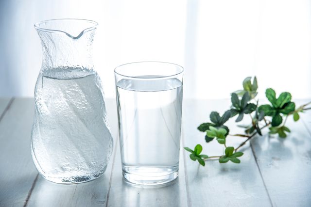 水の入ったコップ